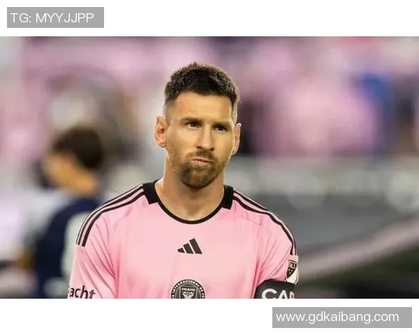 加拿大足球明星是谁 了解这位球员的精彩表现与背后故事