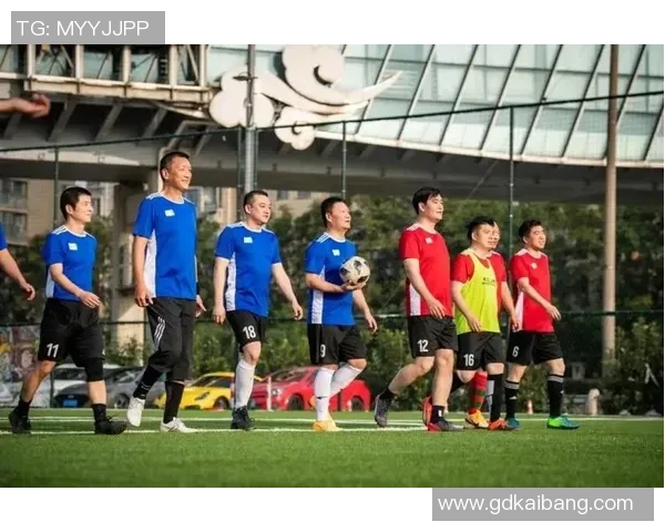 足球巨星联袂登场激情组团献艺点燃全场球迷热情盛会